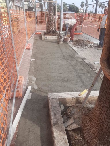 Ventimiglia: lavori in via Oberdan per la costruzione del nuovo marciapiede Ventimiglia: lavori in via Oberdan per la costruzione del nuovo marciapiede