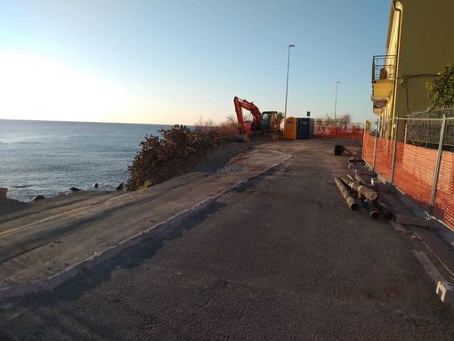 Il cantiere fermo da giorni a Bussana Mare Il cantiere fermo da giorni a Bussana Mare