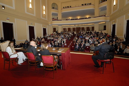 Sanremo: grande successo ieri pomeriggio per la presentazione del libro di Louis Godart