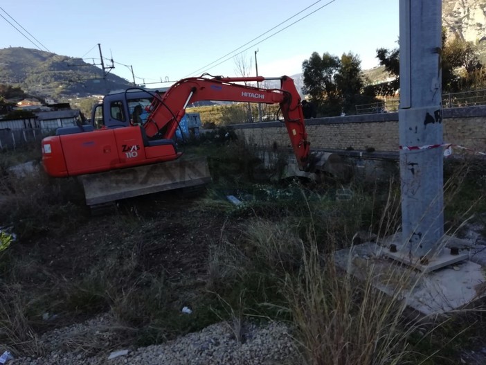 Ventimiglia: si lavora per il guasto alla tubatura in zona Gallardi, alcune famiglie hanno di nuovo l'acqua Ventimiglia: si lavora per il guasto alla tubatura in zona Gallardi, alcune famiglie hanno di nuovo l'acqua
