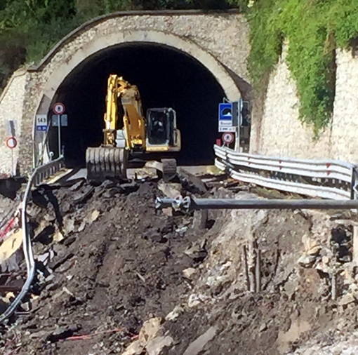 Buone notizie dalla Statale 20: entro stasera apertura a Trucco per i mezzi di soccorso (Foto) Buone notizie dalla Statale 20: entro stasera apertura a Trucco per i mezzi di soccorso (Foto)