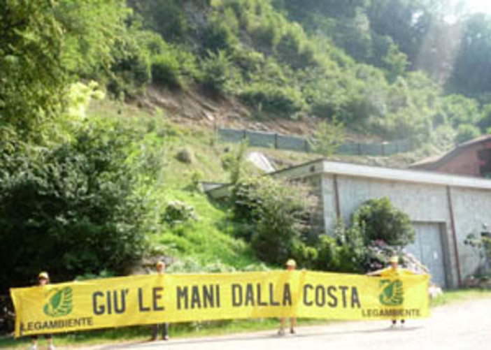 Goletta Verde di Legambiente consegna a Imperia l’Oscar dell’insostenibilità e la Bandiera Nera dei nemici del mare Goletta Verde di Legambiente consegna a Imperia l’Oscar dell’insostenibilità e la Bandiera Nera dei nemici del mare