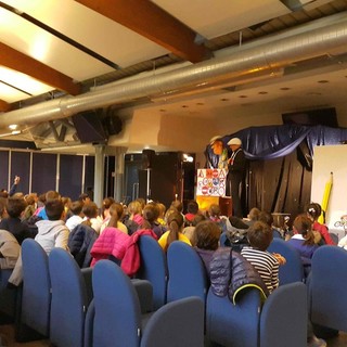 Sanremo: educazione stradale con la Polizia Municipale, al Palafiori lo spettacolo di fine anno “Guido, la strada in bici” Sanremo: educazione stradale con la Polizia Municipale, al Palafiori lo spettacolo di fine anno “Guido, la strada in bici”