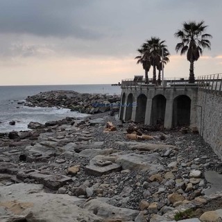 Bordighera, rotonda di Sant’Ampelio, Trucchi: "Il Comune chiarisca sulla concessione degli spazi per il deposito delle cabine"