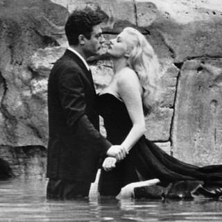 Cinema all'aperto a Bordighera: sabato la proiezione de “La dolce vita”