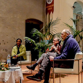 Cervo in blu... d'Inchiostro', ecco le foto e il video del primo incontro letterario con Luca Borzani Cervo in blu... d'Inchiostro', ecco le foto e il video del primo incontro letterario con Luca Borzani