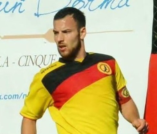 Calcio, Eccellenza. La Rivarolese di Davide Sighieri vuol continuare a stupire: "Puntiamo ai primi tre posti. Che bravo Cimminelli!" Calcio, Eccellenza. La Rivarolese di Davide Sighieri vuol continuare a stupire: "Puntiamo ai primi tre posti. Che bravo Cimminelli!"