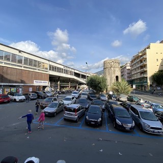 Sanremo: l'allerta meteo annulla il primo mercato di 'ritorno' in piazza Eroi, se ne parla martedì Sanremo: l'allerta meteo annulla il primo mercato di 'ritorno' in piazza Eroi, se ne parla martedì