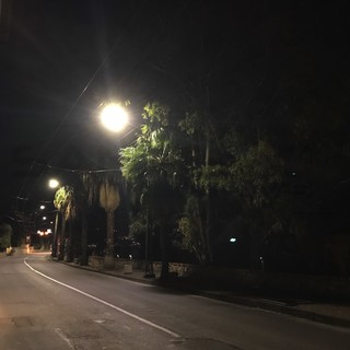 Sanremo: spenta da più giorni l'illuminazione pubblica in località Strada Tasciaire, la viva protesta di un residente