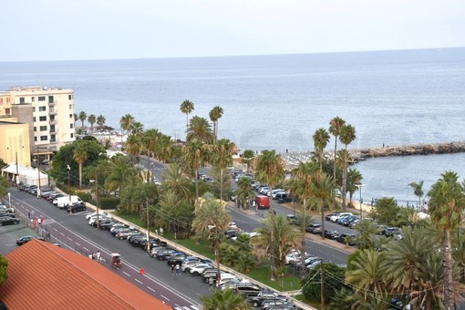 Sanremo, Federalberghi in allarme: “Più controlli notturni contro vandalismi e furti alle auto dei turisti sul lungomare” Sanremo, Federalberghi in allarme: “Più controlli notturni contro vandalismi e furti alle auto dei turisti sul lungomare”