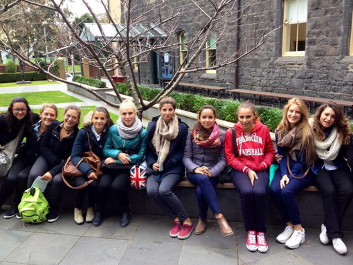 Le studentesse del Liceo 'Viesseux' di Imperia ieri ed oggi all'Academy of Mary Immaculate di Melbourne