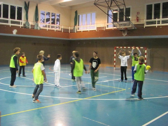 Grande partecipazione alla quinta edizione de 'La pallamano in una mano' organizzata dall’Abc Bordighera Grande partecipazione alla quinta edizione de 'La pallamano in una mano' organizzata dall’Abc Bordighera