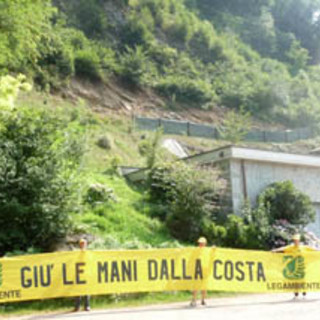 Goletta Verde di Legambiente consegna a Imperia l’Oscar dell’insostenibilità e la Bandiera Nera dei nemici del mare