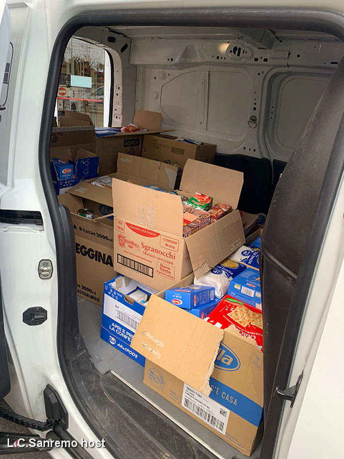 Con la 'Scuola di Pace' di Ventimiglia due sabati di raccolta alimentare nei supermercati di Vallecrosia Con la 'Scuola di Pace' di Ventimiglia due sabati di raccolta alimentare nei supermercati di Vallecrosia