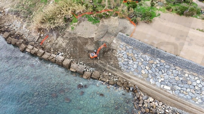 Donna scomparsa sulla scogliera della Vesca a Sanremo ricerche senza esito tra costa e mare con droni e motovedetta Donna scomparsa sulla scogliera della Vesca a Sanremo ricerche senza esito tra costa e mare con droni e motovedetta