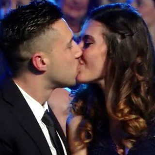 #Festival 2017: è il giocatore del Sanremo 80 Luca Romanelli il protagonista della 'Kiss Cam' di ieri sera al Teatro Ariston #Festival 2017: è il giocatore del Sanremo 80 Luca Romanelli il protagonista della 'Kiss Cam' di ieri sera al Teatro Ariston