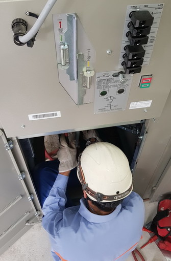 Lavori di E-Distribuzione della cabina elettrica a Bajardo: sostituzione di componenti danneggiati dal maltempo