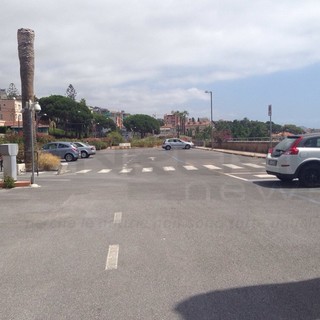 Sanremo: asfalto sulla strada a mare dietro la pista di Pian di Poma, ma gli automobilisti sono sempre maleducati Sanremo: asfalto sulla strada a mare dietro la pista di Pian di Poma, ma gli automobilisti sono sempre maleducati