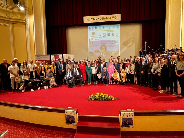 I lions Sanremo Host e Sanremo Matutia celebrano il Premio letterario dedicato a Italo Calvino (fotocronaca) I lions Sanremo Host e Sanremo Matutia celebrano il Premio letterario dedicato a Italo Calvino (fotocronaca)