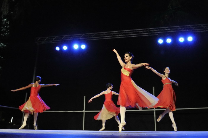 San Bartolomeo al Mare: le foto dello spettacolo del Laboratorio Danza Torino ieri sera al M&amp;T