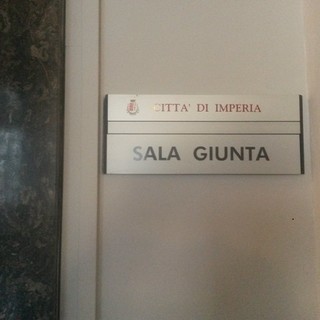 Imperia: il Sindaco incontra i Consiglieri Comunali di maggioranza, si apre la crisi politica Imperia: il Sindaco incontra i Consiglieri Comunali di maggioranza, si apre la crisi politica