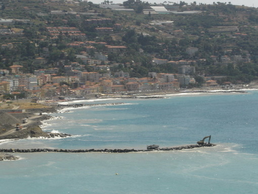 Ospedaletti: Porto di BaiaVerde, la perizia prevede 38 milioni di danni ma Comune e Regione puntano a 25 Ospedaletti: Porto di BaiaVerde, la perizia prevede 38 milioni di danni ma Comune e Regione puntano a 25