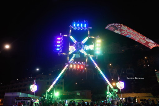 Montecarlo: ha aperto il Luna Park per le feste di fine anno, le più belle foto di Tonino Bonomo