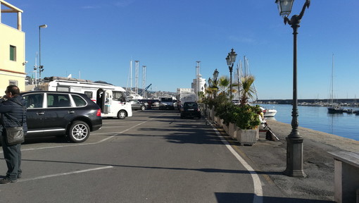 Sanremo: iniziati ieri in piazzale Vesco i lavori per l'allestimento del palco per il concerto di Capodanno Sanremo: iniziati ieri in piazzale Vesco i lavori per l'allestimento del palco per il concerto di Capodanno