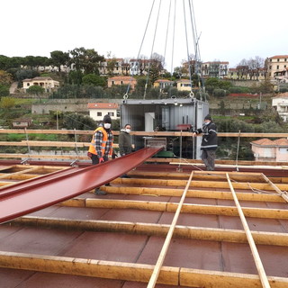 Sanremo: partiti i lavori di sistemazione al tetto del Mercato dei Fiori, termineranno entro fine gennaio (Foto)