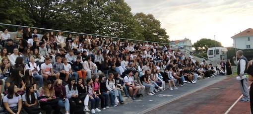 Ventimiglia: primo giorno al Liceo ‘A. Aprosio’, i saluti del Commissario Prefettizio e l’entusiasmo per il ritorno alla normalità Ventimiglia: primo giorno al Liceo ‘A. Aprosio’, i saluti del Commissario Prefettizio e l’entusiasmo per il ritorno alla normalità