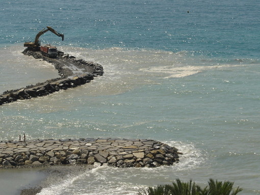 Ospedaletti: stop ai lavori al porto, la ditta 'Rosso' interrompe il contratto. Il Sindaco “Intraprenderemo azioni legali”