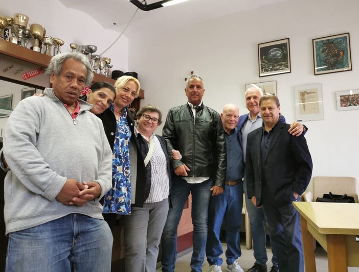Elezioni, Luciano Zarbano (Imperia senza Padroni) incontra i non udenti Elezioni, Luciano Zarbano (Imperia senza Padroni) incontra i non udenti