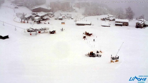 Il maltempo lascia temperature più alte rispetto all'inverno appena iniziato: tanta neve sulle piste da sci