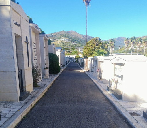 Sanremo, aggiornato il regolamento di polizia mortuaria: novità su cremazioni, concessioni e accessi ai cimiteri