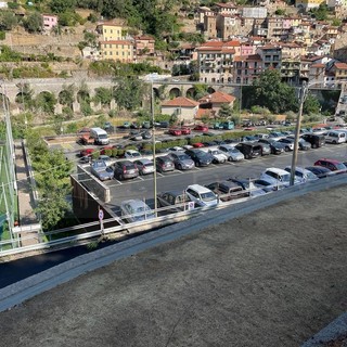 Badalucco: stasera il 'No alla Diga', intanto i residenti stanno lavorando per 'cancellare' l'alluvione del 2020 (Foto) Badalucco: stasera il 'No alla Diga', intanto i residenti stanno lavorando per 'cancellare' l'alluvione del 2020 (Foto)
