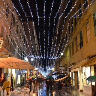 Sanremo: il Comune al lavoro per installare le luminarie natalizie anche nelle frazioni e nei quartieri periferici