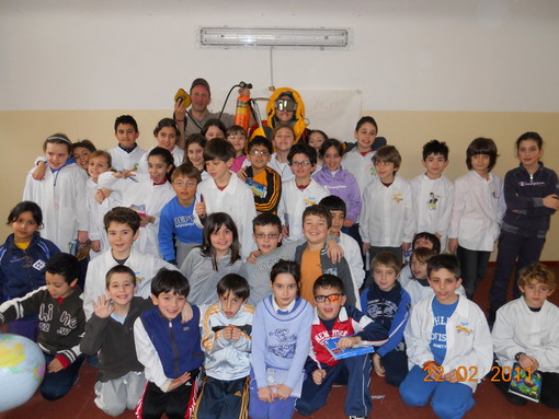Sanremo: l'alpinista imperiese Lorenzo Gariano oggi in visita alla scuola Primaria 'Castillo'