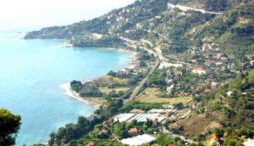 Ventimiglia: soddisfazione del 'Comitato tutela delle spiagge pubbliche' per demolizione muro a Latte Ventimiglia: soddisfazione del 'Comitato tutela delle spiagge pubbliche' per demolizione muro a Latte