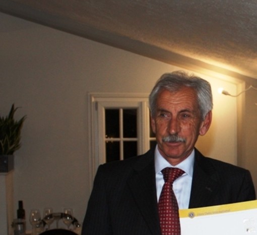 Nella foto, il neo Presidente Lorenzo Pino accanto al Past Governatore del Distretto ligure-piemontese, Paola Launo.