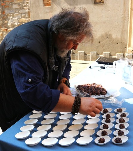 In esclusiva, le ricette floreali dello chef ortocentrico Claudio Di Dio presentate a Bellano (LC) durante la manifestazione 'Fiori in cucina'