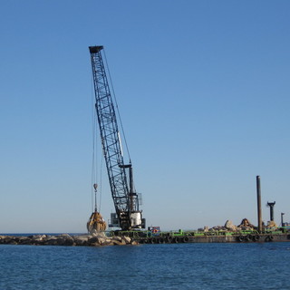 San Bartolomeo al Mare: dighe foranee, un pontone galleggiante per le opere di manutenzione straordinaria