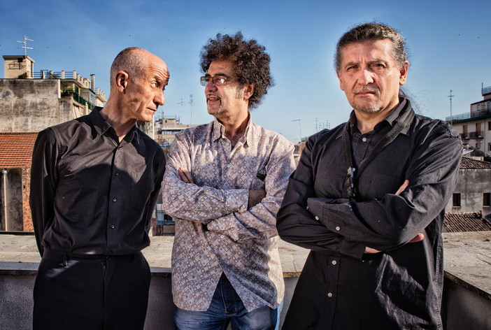 Ventimiglia: venerdì prossimo “L’anno che verrà“ inizia con Servillo, Girotto, Mangalavite e il loro omaggio a Lucio Dalla Ventimiglia: venerdì prossimo “L’anno che verrà“ inizia con Servillo, Girotto, Mangalavite e il loro omaggio a Lucio Dalla