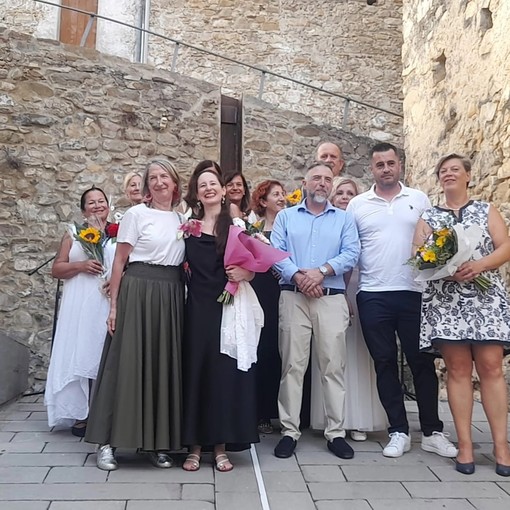 Vallebona inaugura la mostra fotografica di Fabio Lazzaro: "L'anima in fiore" (Foto) Vallebona inaugura la mostra fotografica di Fabio Lazzaro: "L'anima in fiore" (Foto)