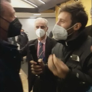 Sanremo: Amadeus pizzicato dalle 'Iene', il video di un nostro lettore "Cornutazzi siete voi" (Video) Sanremo: Amadeus pizzicato dalle 'Iene', il video di un nostro lettore "Cornutazzi siete voi" (Video)