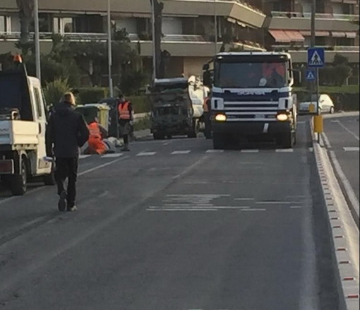 Ventimiglia: sono scattati questa mattina i lavori di asfaltatura sul lungomare Varaldo (Foto)