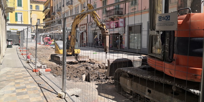 Sanremo: entro la metà di settembre sarà terminata la pavimentazione di via Mameli, poi l'ultimo tratto fino a piazza Colombo