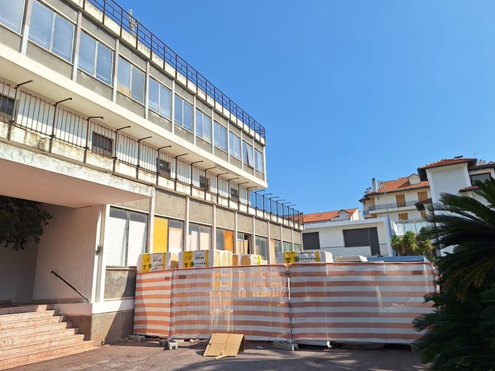 Bordighera, lavori a Palazzo del Parco: sopralluogo del sindaco Ingenito (Foto) Bordighera, lavori a Palazzo del Parco: sopralluogo del sindaco Ingenito (Foto)