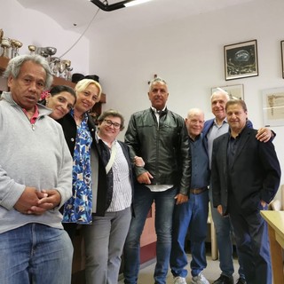 Elezioni, Luciano Zarbano (Imperia senza Padroni) incontra i non udenti Elezioni, Luciano Zarbano (Imperia senza Padroni) incontra i non udenti
