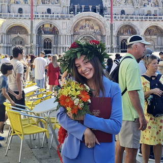 La sanremese Asia Michelis si è laureata a Venezia: le congratulazioni di amici e parenti