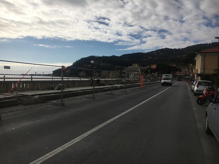 Lavori pubblici, cambia il volto della passeggiata a Diano Marina, ma tra i commercianti c'è chi teme perdite e disagi (foto) Lavori pubblici, cambia il volto della passeggiata a Diano Marina, ma tra i commercianti c'è chi teme perdite e disagi (foto)